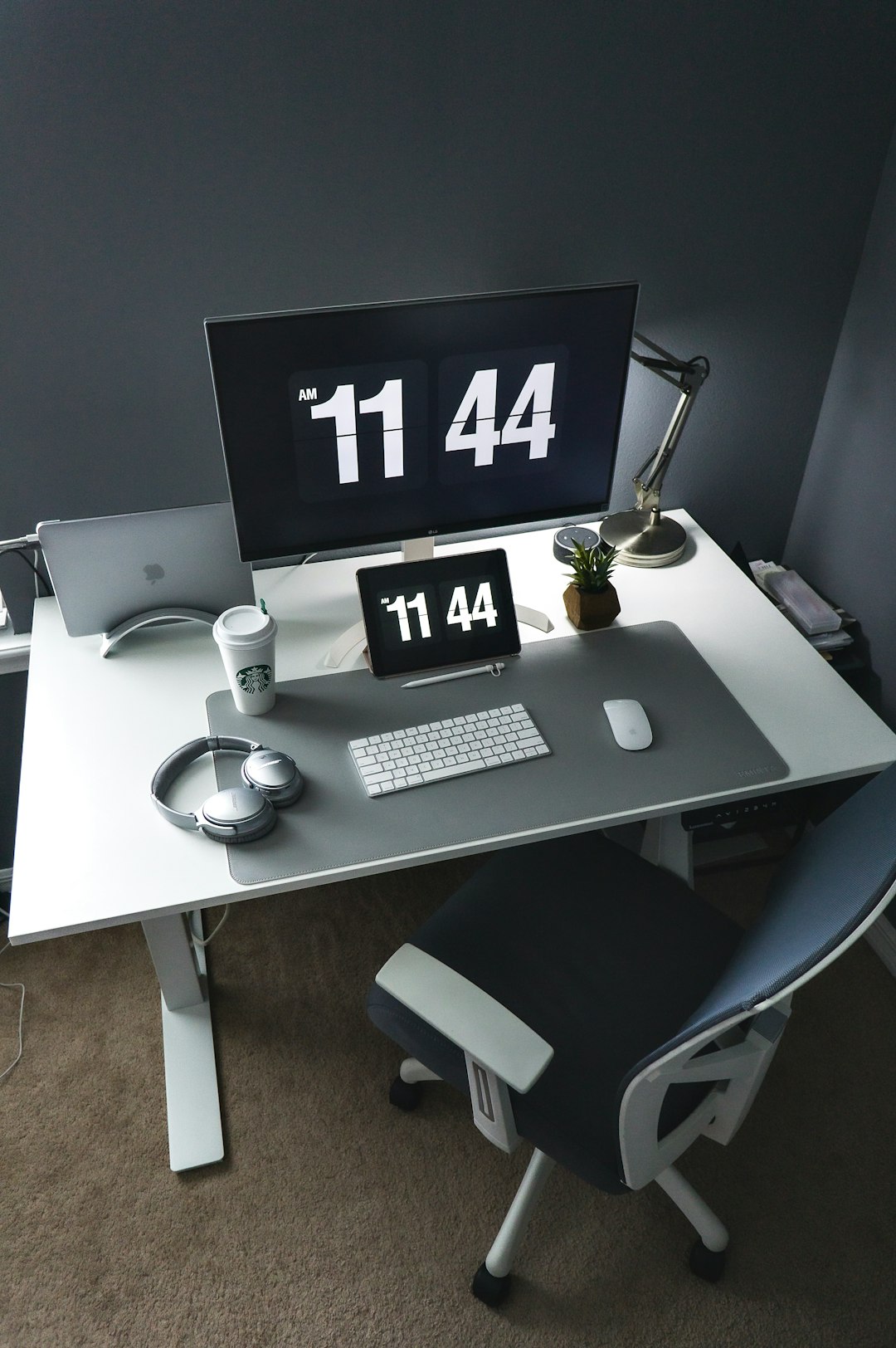 What are the best practices for time management and productivity in a law firm in the USA? 1 silver imac on white table lawyer office time management productivity desk
