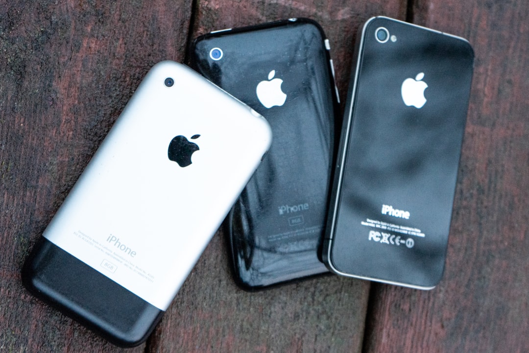 3uTools Not Working on iOS 18? Top Alternatives for You! 3 two iphones sitting next to each other on a wooden surface iphone ios upgrade troubleshooting
