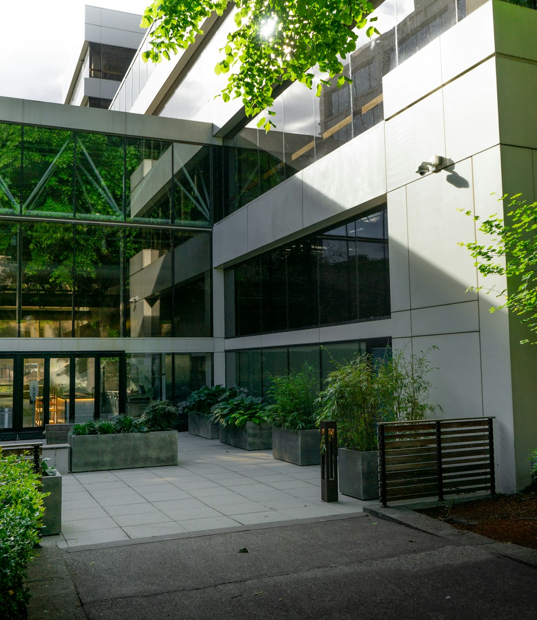 Microsoft Building 40: Inside One of Redmond’s Key Campuses 1 modern building exterior with glass and greenery microsoft building redmond campus office