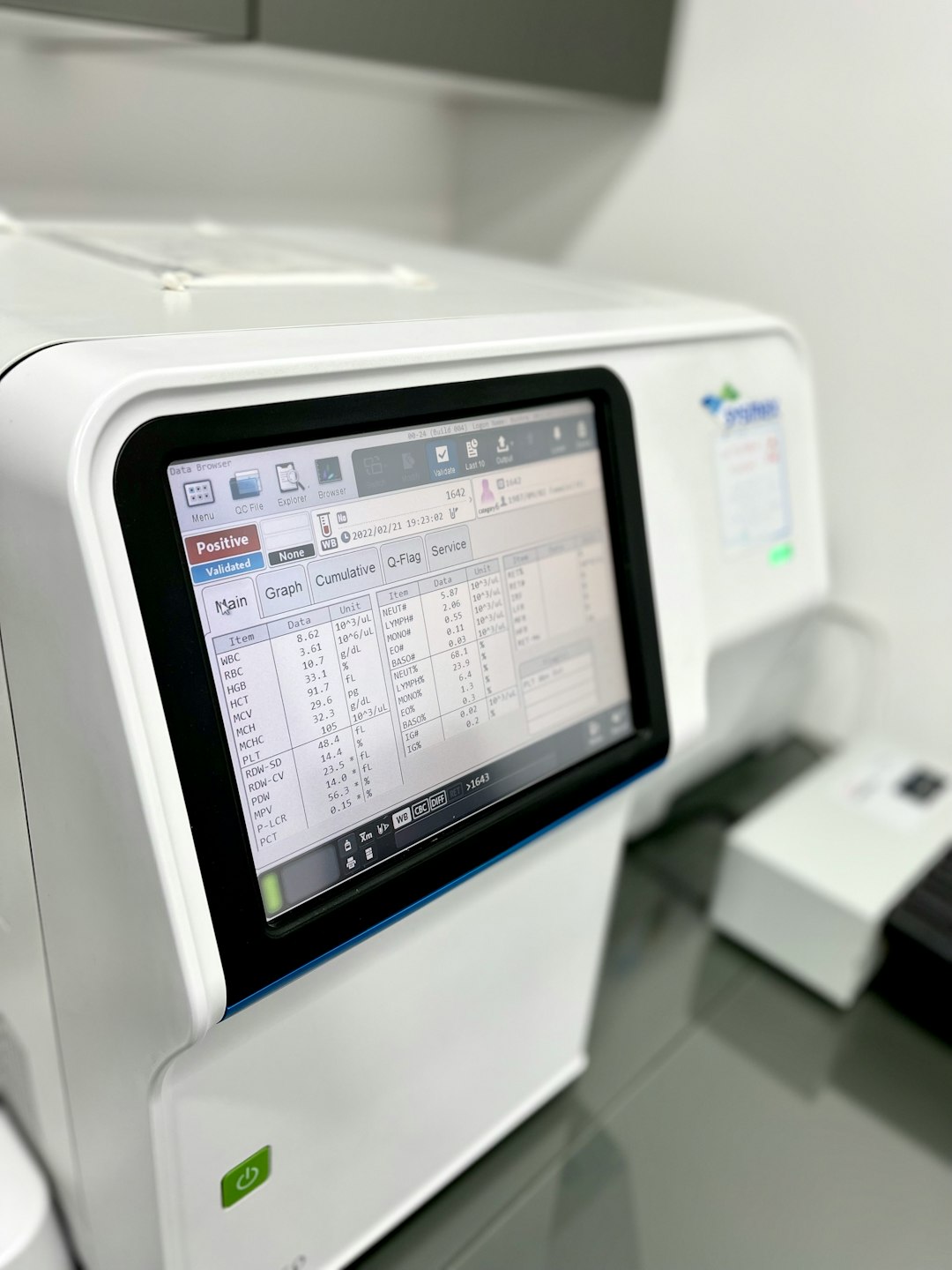 Top Tools and Software Supporting FASTA File Format for Genetic Research 2 a medical machine with a screen on the front of it geneious dna software bioinformatics analysis tool