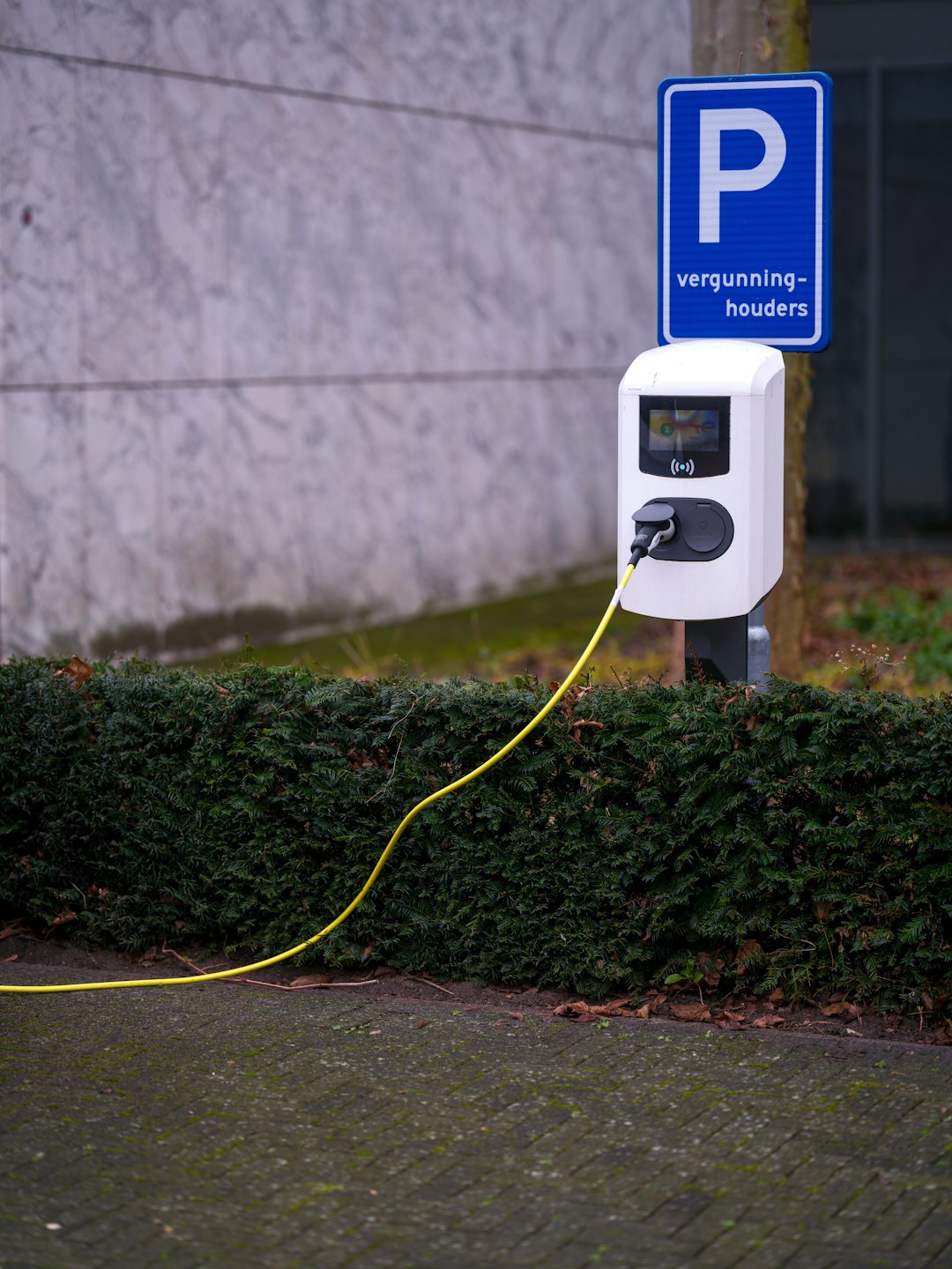 EV charging apps compared 2 a parking meter on the side of the road electric car charging road trip planner