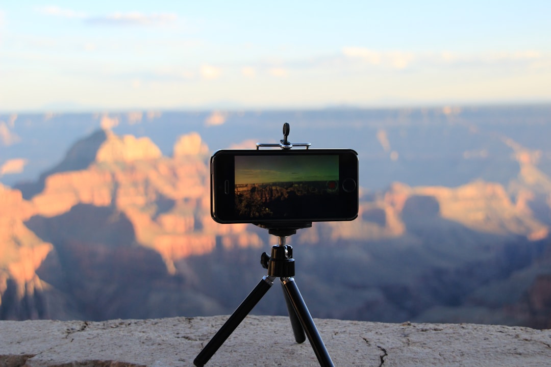 iphone on tripod taking photo of grand canyon travel vlogging camera setup mountain view