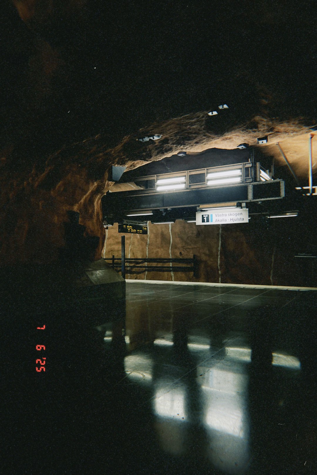 Why Every Minecraft Player Secretly Dreams of Turning Their Creeper Cave into a Wallpapered Palace 3 subway platform reflected in the water minecraft interior lush cave underground decoration